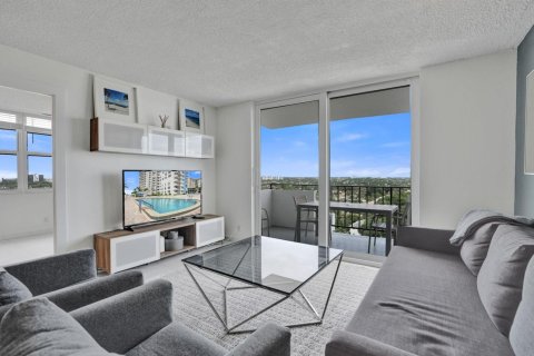 Condo in Lauderdale-by-the-Sea, Florida, 2 bedrooms № 2399760 - photo 8