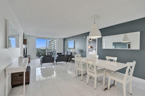 Condo in Lauderdale-by-the-Sea, Florida, 2 bedrooms № 2399760 - photo 5