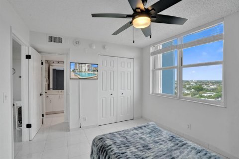 Condo in Lauderdale-by-the-Sea, Florida, 2 bedrooms № 2399760 - photo 23
