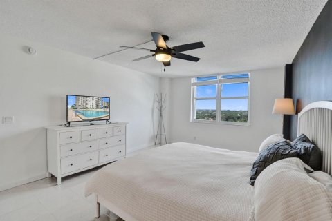 Condo in Lauderdale-by-the-Sea, Florida, 2 bedrooms № 2399760 - photo 19