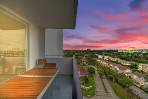 Condo in Lauderdale-by-the-Sea, Florida, 2 bedrooms № 2399760 - photo 30