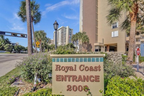 Condo in Lauderdale-by-the-Sea, Florida, 2 bedrooms № 2399760 - photo 3