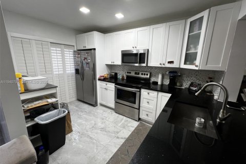 Touwnhouse à vendre à Coconut Creek, Floride: 2 chambres, 123.75 m2 № 1998002 - photo 5