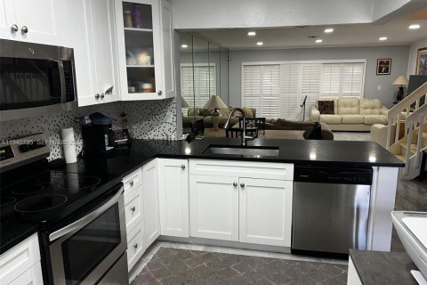 Touwnhouse à vendre à Coconut Creek, Floride: 2 chambres, 123.75 m2 № 1998002 - photo 4