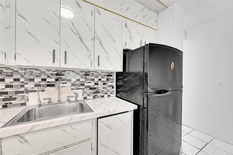 Купить кондоминиум в Халландейл-Бич, Флорида 1 спальня, 81.57м2, № 1951499 - фото 6