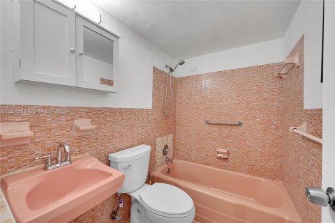 Купить кондоминиум в Халландейл-Бич, Флорида 1 спальня, 81.57м2, № 1951499 - фото 13