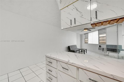 Купить кондоминиум в Халландейл-Бич, Флорида 1 спальня, 81.57м2, № 1951499 - фото 5