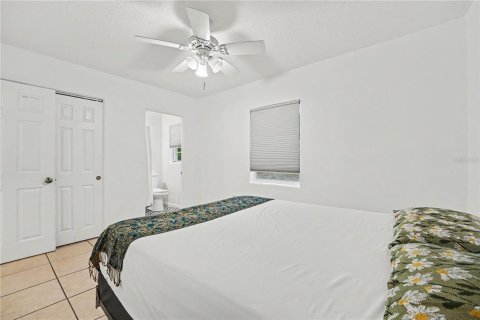 House in Cocoa, Florida 3 bedrooms, 128.21 sq.m. № 2205438 - photo 20