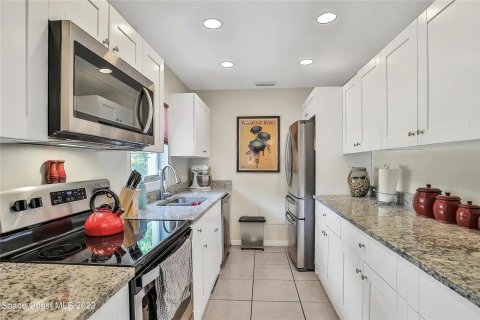 House in Cocoa, Florida 3 bedrooms, 128.21 sq.m. № 2205438 - photo 4
