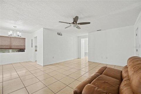 House in Cocoa, Florida 3 bedrooms, 128.21 sq.m. № 2205438 - photo 12