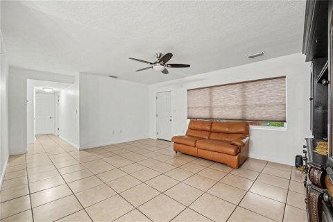 House in Cocoa, Florida 3 bedrooms, 128.21 sq.m. № 2205438 - photo 13