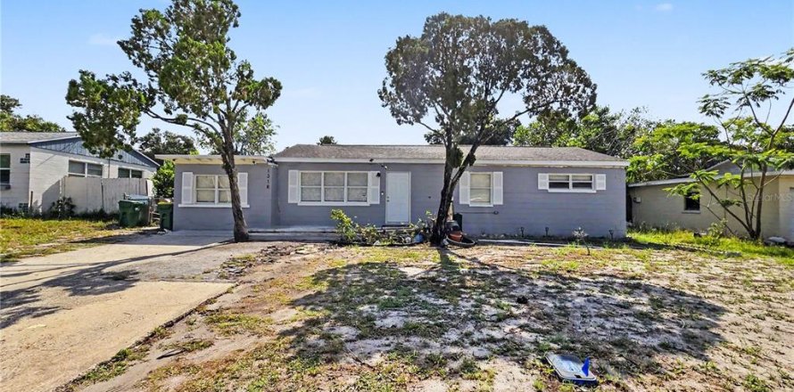 House in Cocoa, Florida 3 bedrooms, 128.21 sq.m. № 2205438