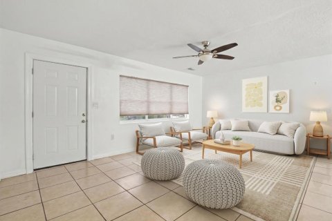 House in Cocoa, Florida 3 bedrooms, 128.21 sq.m. № 2205438 - photo 10