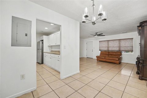House in Cocoa, Florida 3 bedrooms, 128.21 sq.m. № 2205438 - photo 11