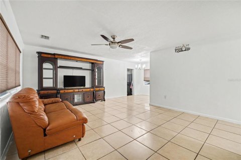 House in Cocoa, Florida 3 bedrooms, 128.21 sq.m. № 2205438 - photo 14
