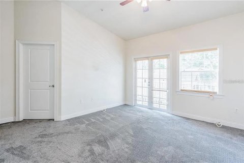 Townhouse in Saint Petersburg, Florida 3 bedrooms, 174.47 sq.m. № 2204683 - photo 14