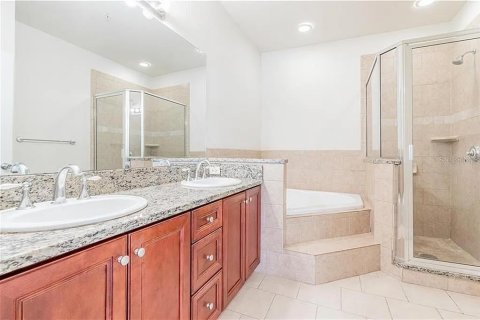 Townhouse in Saint Petersburg, Florida 3 bedrooms, 174.47 sq.m. № 2204683 - photo 16