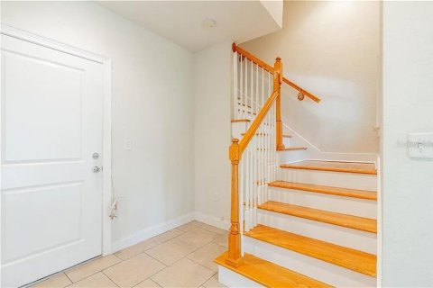 Townhouse in Saint Petersburg, Florida 3 bedrooms, 174.47 sq.m. № 2204683 - photo 6