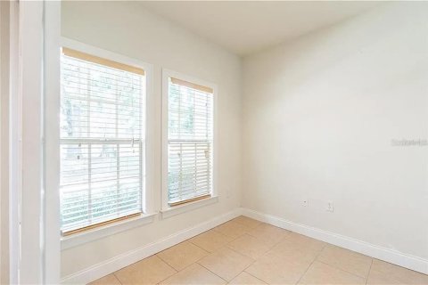 Townhouse in Saint Petersburg, Florida 3 bedrooms, 174.47 sq.m. № 2204683 - photo 15