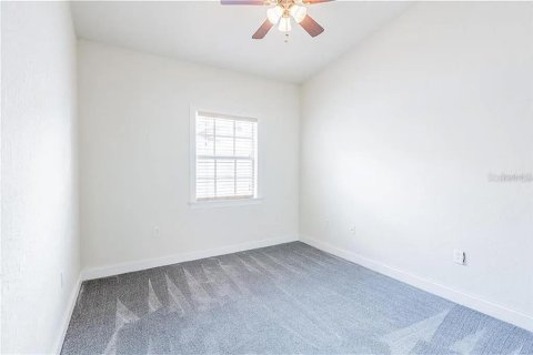 Townhouse in Saint Petersburg, Florida 3 bedrooms, 174.47 sq.m. № 2204683 - photo 12