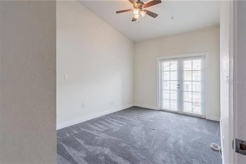Townhouse in Saint Petersburg, Florida 3 bedrooms, 174.47 sq.m. № 2204683 - photo 11