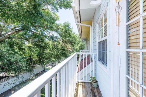 Townhouse in Saint Petersburg, Florida 3 bedrooms, 174.47 sq.m. № 2204683 - photo 20