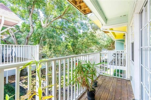 Townhouse in Saint Petersburg, Florida 3 bedrooms, 174.47 sq.m. № 2204683 - photo 21