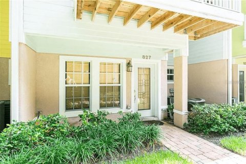 Townhouse in Saint Petersburg, Florida 3 bedrooms, 174.47 sq.m. № 2204683 - photo 4