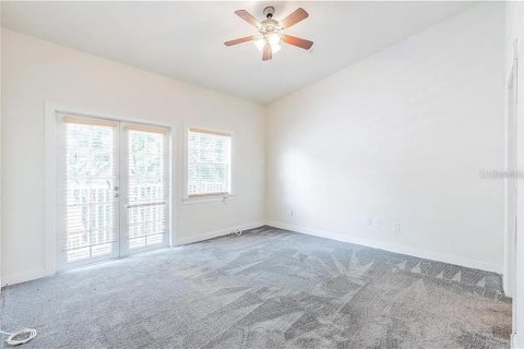 Townhouse in Saint Petersburg, Florida 3 bedrooms, 174.47 sq.m. № 2204683 - photo 13