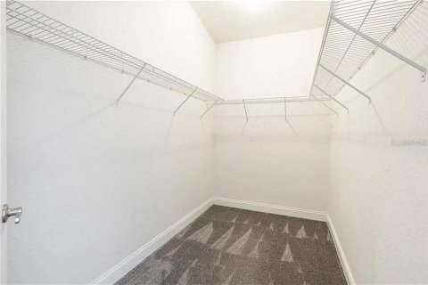 Townhouse in Saint Petersburg, Florida 3 bedrooms, 174.47 sq.m. № 2204683 - photo 19