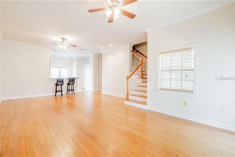 Townhouse in Saint Petersburg, Florida 3 bedrooms, 174.47 sq.m. № 2204683 - photo 10