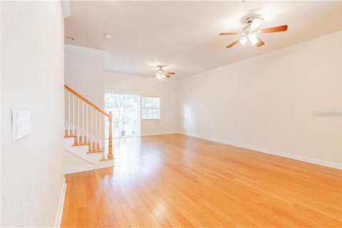Townhouse in Saint Petersburg, Florida 3 bedrooms, 174.47 sq.m. № 2204683 - photo 9