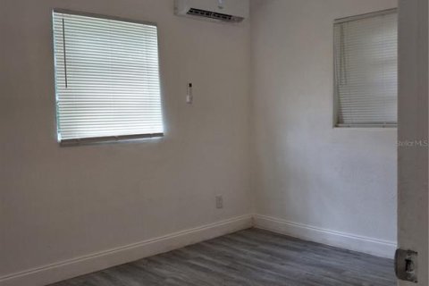 House in Orlando, Florida 3 bedrooms, 92.9 sq.m. № 2393981 - photo 8