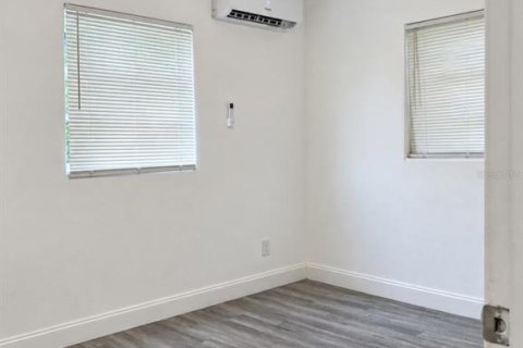 House in Orlando, Florida 3 bedrooms, 92.9 sq.m. № 2393981 - photo 9