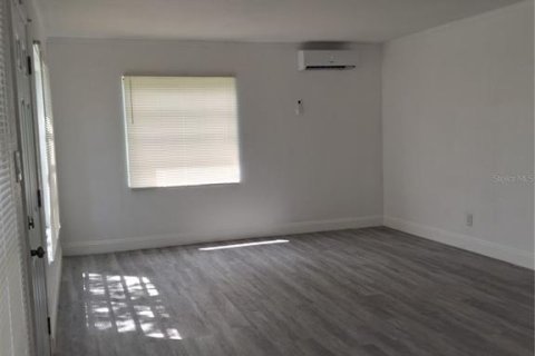 House in Orlando, Florida 3 bedrooms, 92.9 sq.m. № 2393981 - photo 7