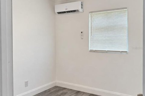 House in Orlando, Florida 3 bedrooms, 92.9 sq.m. № 2393981 - photo 15