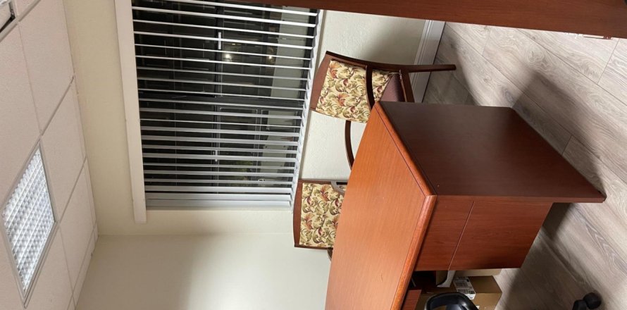Commercial property in West Palm Beach, Florida № 965916