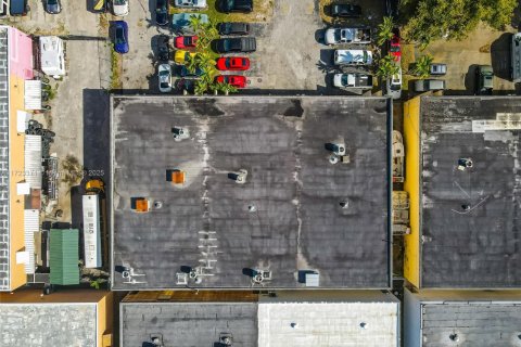 Commercial property in Hialeah, Florida № 1985417 - photo 24