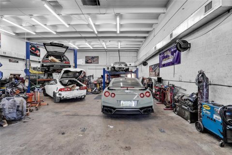 Commercial property in Hialeah, Florida № 1985417 - photo 5