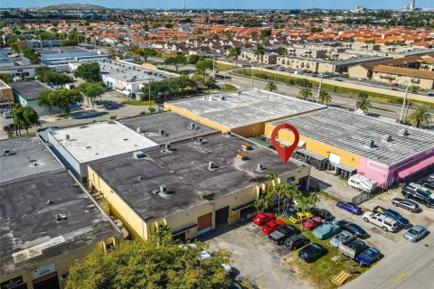 Commercial property in Hialeah, Florida № 1985417 - photo 23