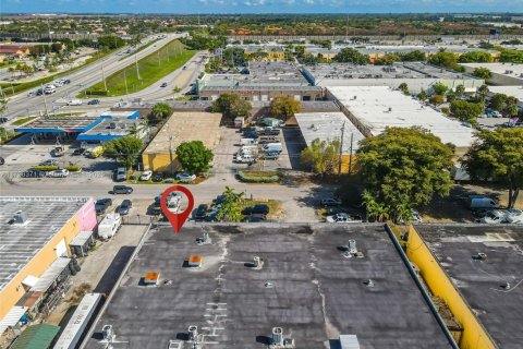 Commercial property in Hialeah, Florida № 1985417 - photo 20