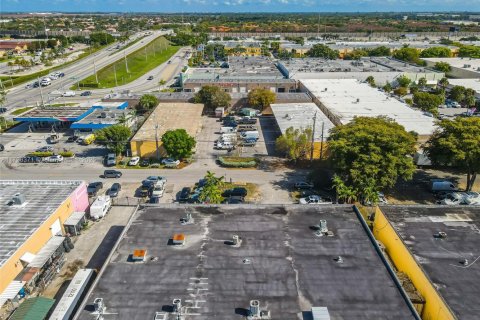 Commercial property in Hialeah, Florida № 1985417 - photo 21