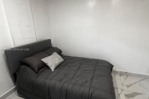 Commercial property in Miami, Florida 1 bedroom, 140.19 sq.m. № 2069368 - photo 3