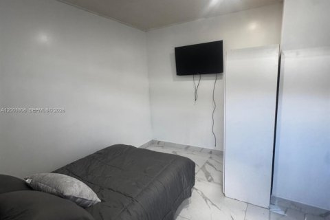 Commercial property in Miami, Florida 1 bedroom, 140.19 sq.m. № 2069368 - photo 4