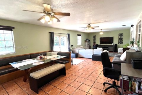 Casa en venta en Homestead, Florida, 4 dormitorios, 237.27 m2 № 2002731 - foto 10