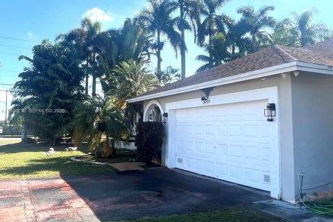 Casa en venta en Homestead, Florida, 4 dormitorios, 237.27 m2 № 2002731 - foto 2