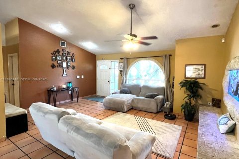 Casa en venta en Homestead, Florida, 4 dormitorios, 237.27 m2 № 2002731 - foto 4
