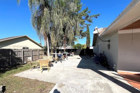 Casa en venta en Homestead, Florida, 4 dormitorios, 237.27 m2 № 2002731 - foto 23