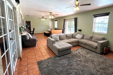 Casa en venta en Homestead, Florida, 4 dormitorios, 237.27 m2 № 2002731 - foto 12