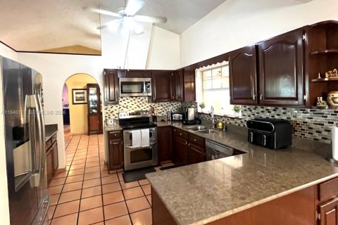 Casa en venta en Homestead, Florida, 4 dormitorios, 237.27 m2 № 2002731 - foto 7